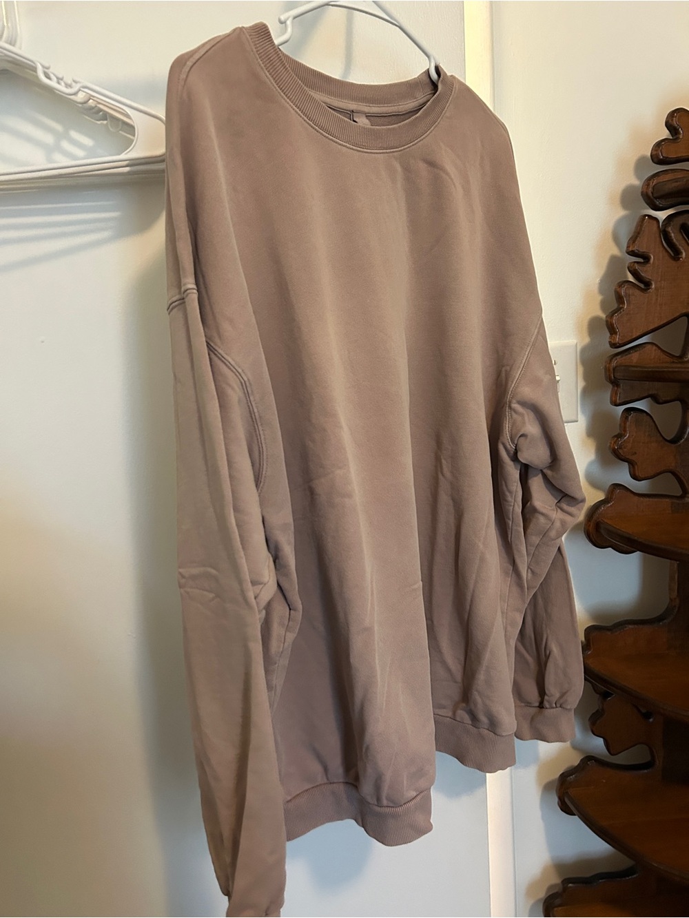 Men's Relaxed Crewneck Sweatshirt in ROSEY Taupe